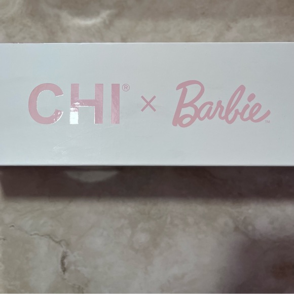 CHI x Barbie Hairstyling Iron (Straightener) & 44 Iron Guard - Picture 3 of 6